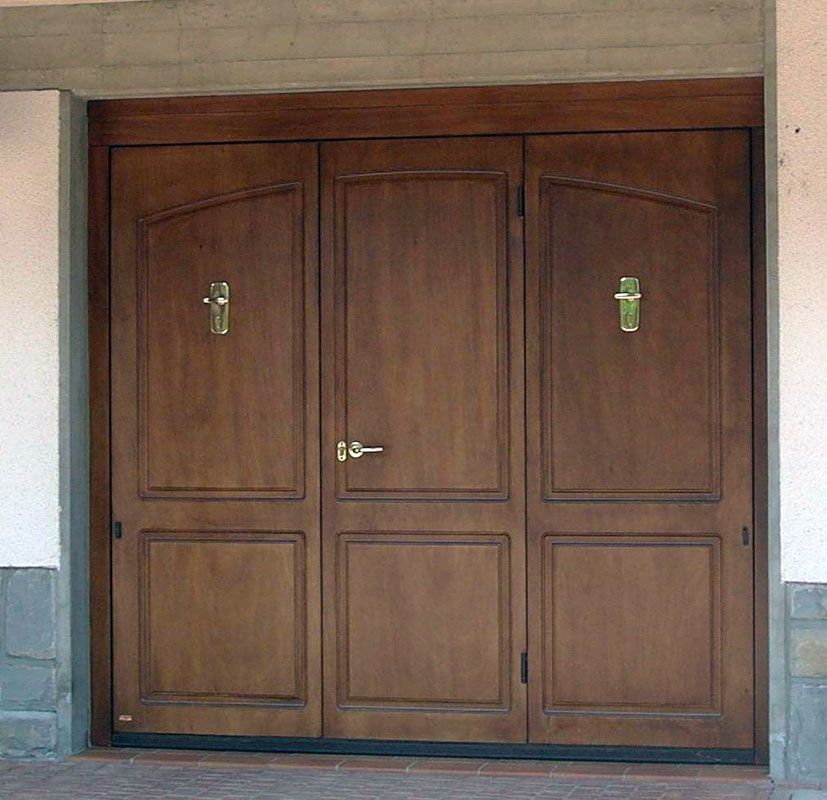 legno con porta pedonale